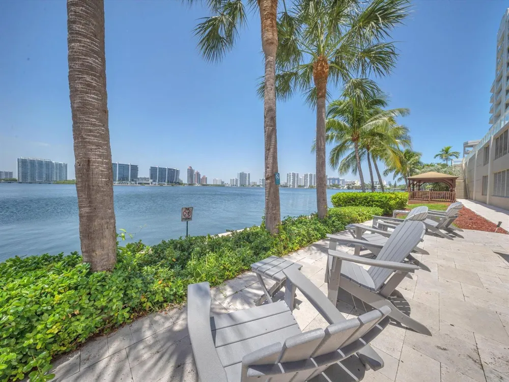 18100 Bay Road #707 Sunny Isles Beach, FL 33160