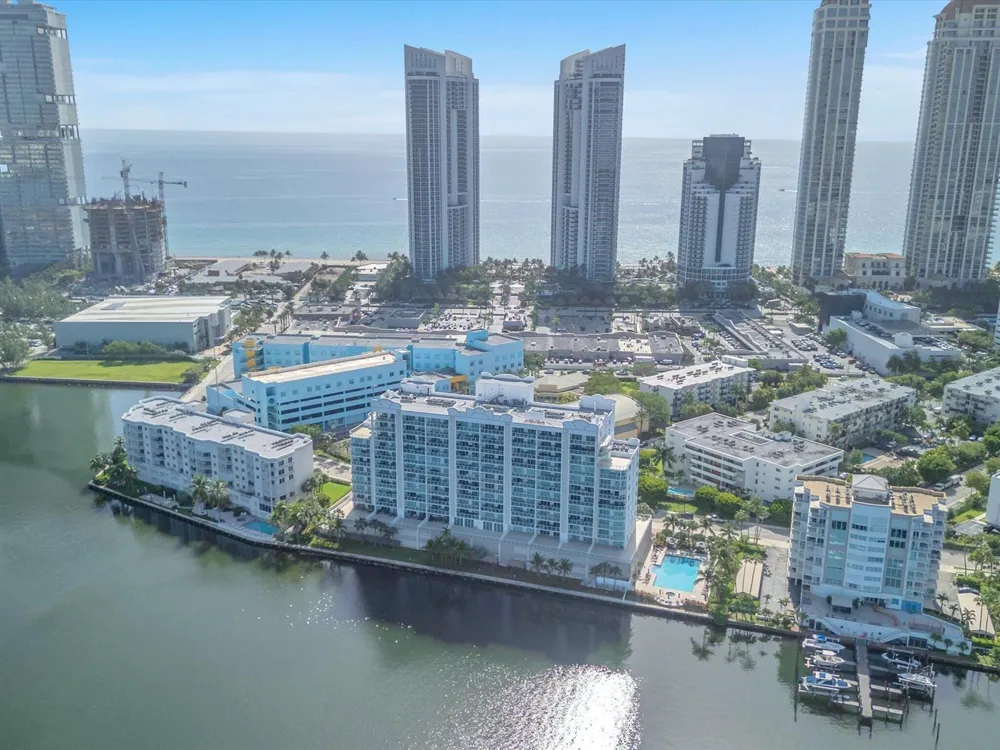 18100 Bay Road #707 Sunny Isles Beach, FL 33160
