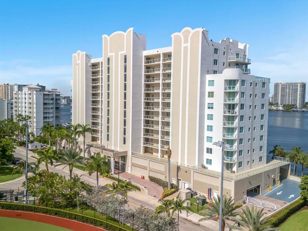 18100 Bay Road #707 Sunny Isles Beach, FL 33160
