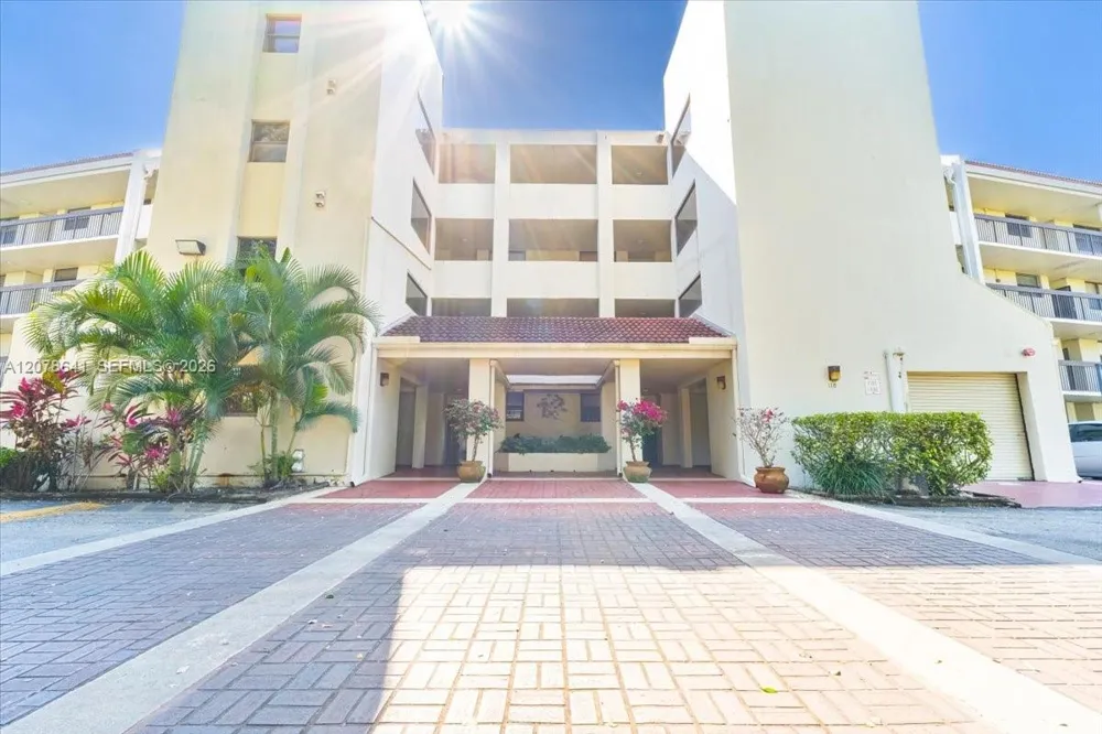 110 Lake Emerald Dr #403 Oakland Park, FL 33309
