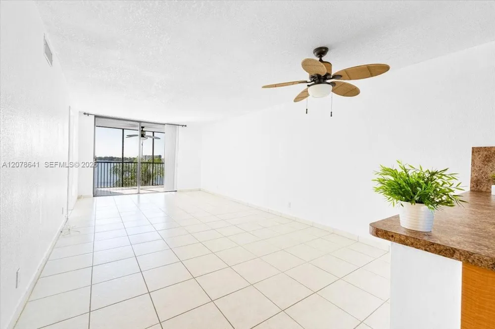 110 Lake Emerald Dr #403 Oakland Park, FL 33309