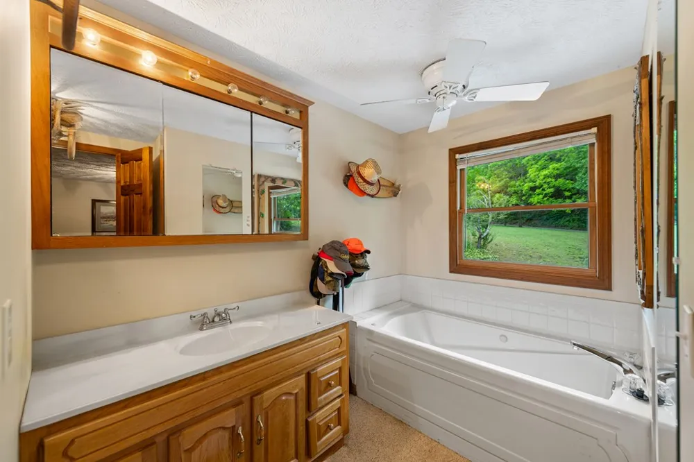 1898 Kimsey Dairy Road Turtletown, TN 37391