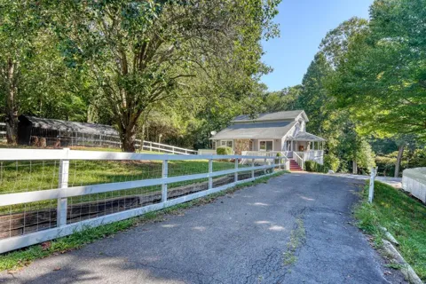 6881 Woodlake Circle