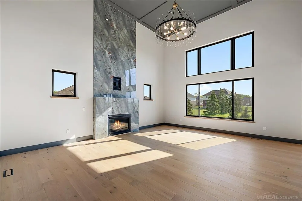 42528 Saddle Lane Sterling Heights City, MI 48314