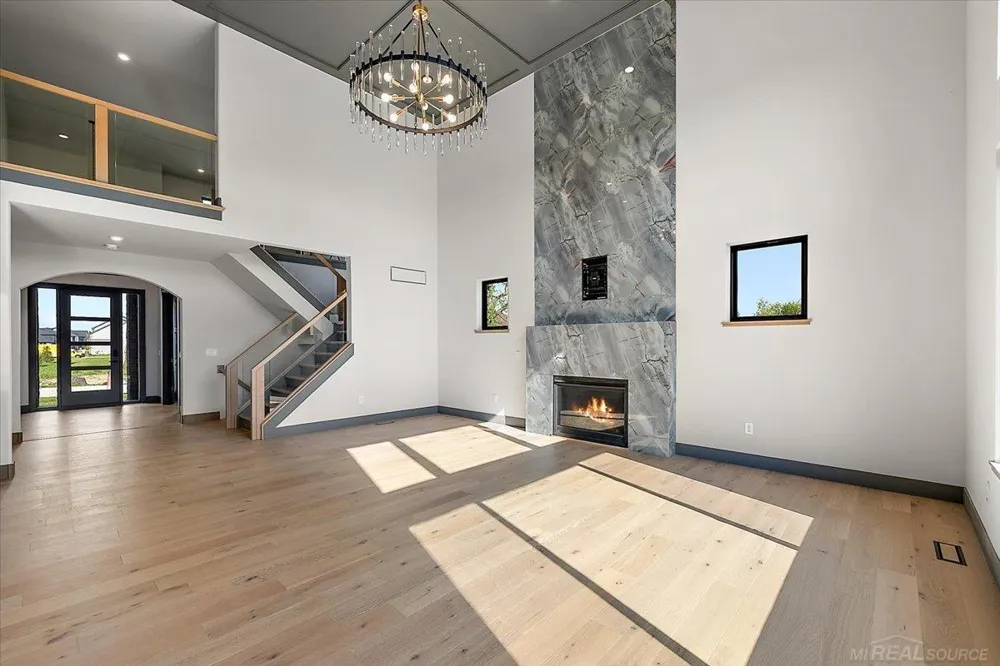 42528 Saddle Lane Sterling Heights City, MI 48314