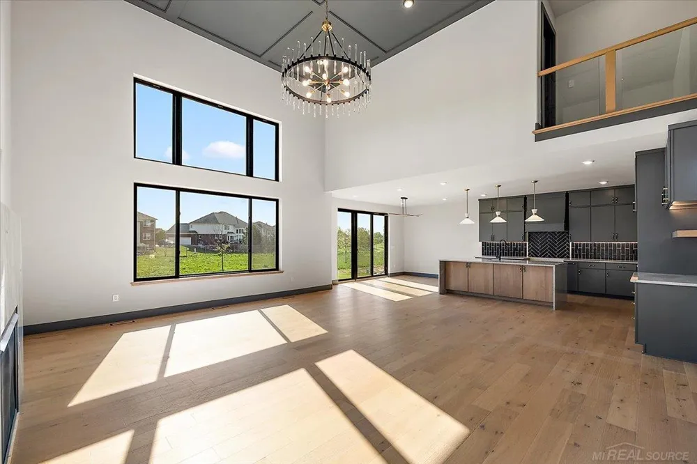 42528 Saddle Lane Sterling Heights City, MI 48314