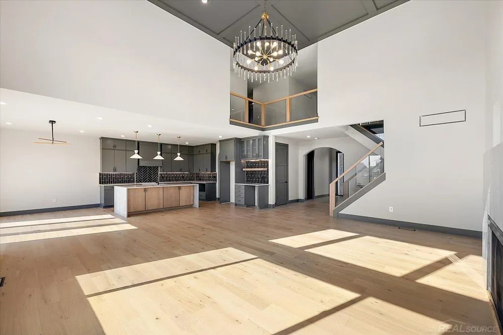 42528 Saddle Lane Sterling Heights City, MI 48314