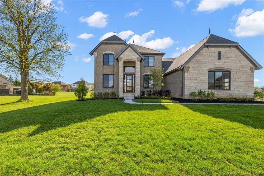 42528 Saddle Lane Sterling Heights City, MI 48314
