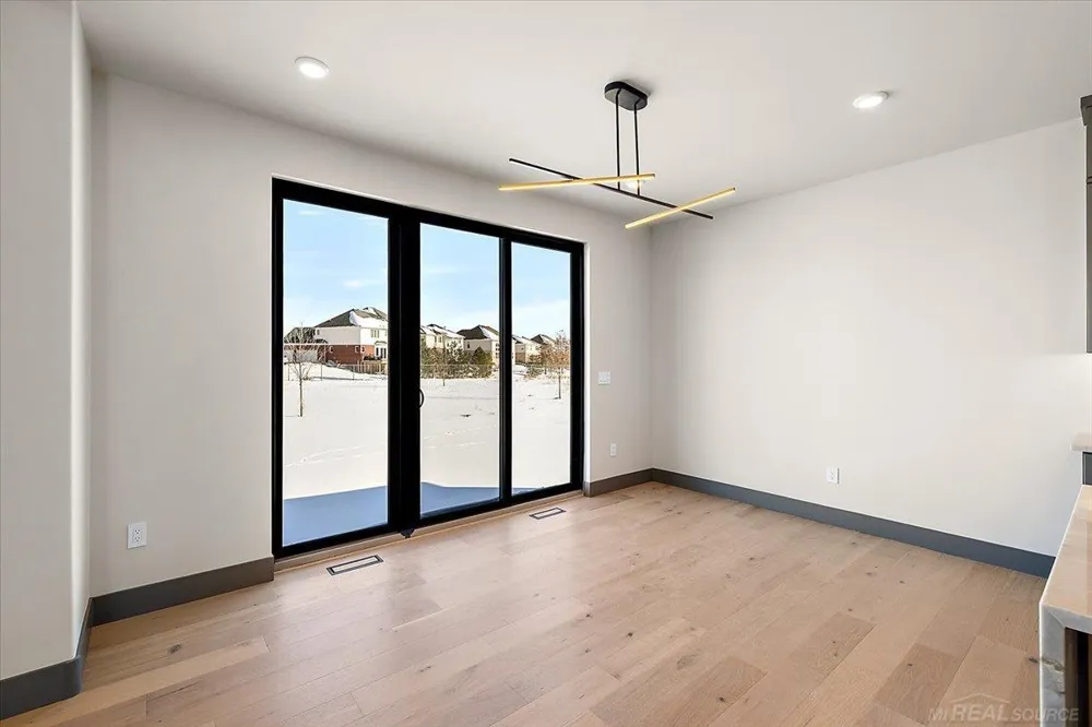 42528 Saddle Lane Sterling Heights City, MI 48314