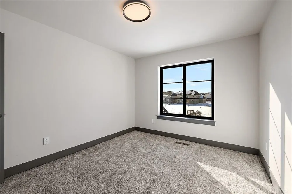 42528 Saddle Lane Sterling Heights City, MI 48314