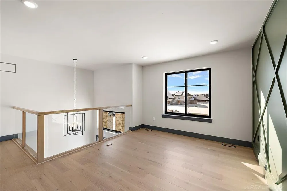 42528 Saddle Lane Sterling Heights City, MI 48314