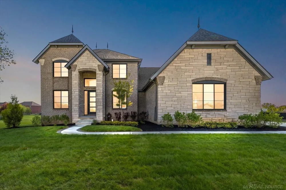 42528 Saddle Lane Sterling Heights City, MI 48314
