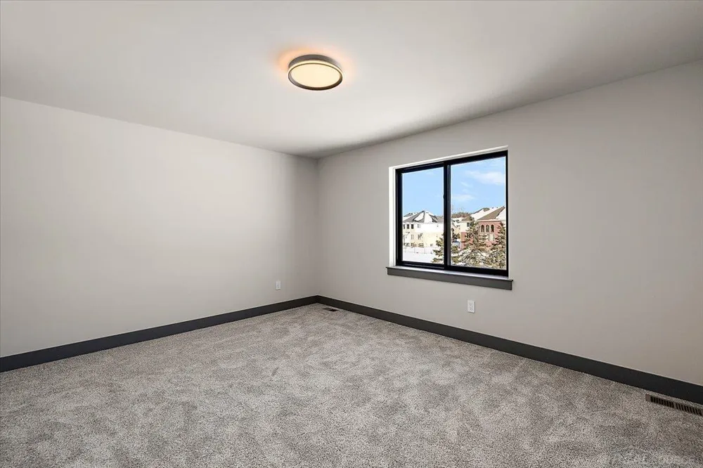 42528 Saddle Lane Sterling Heights City, MI 48314