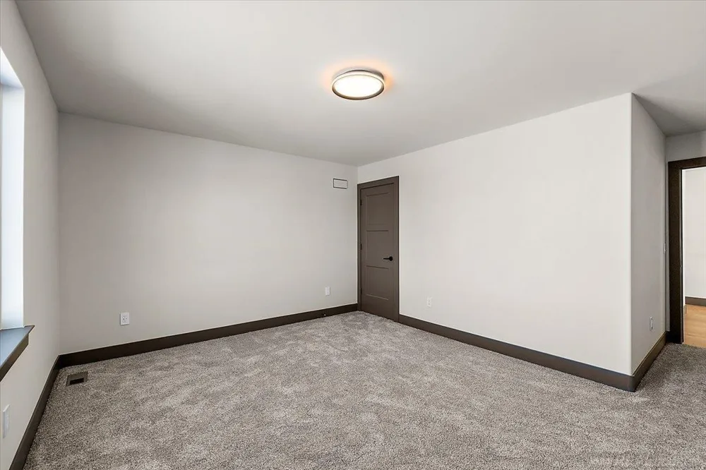 42528 Saddle Lane Sterling Heights City, MI 48314