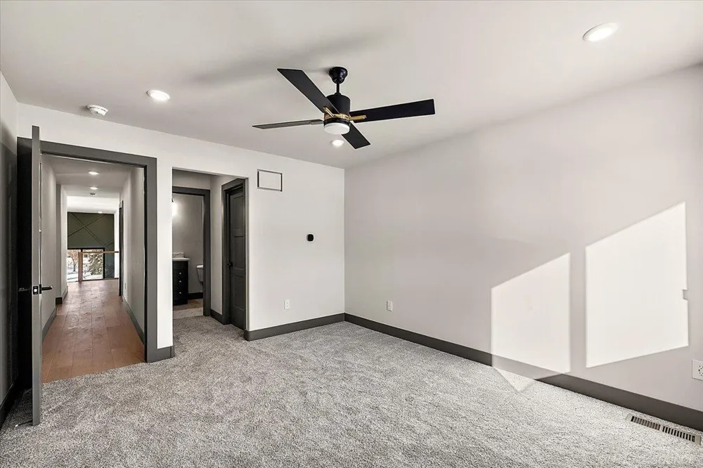 42528 Saddle Lane Sterling Heights City, MI 48314