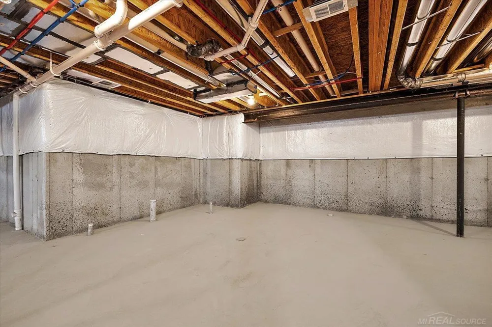 42528 Saddle Lane Sterling Heights City, MI 48314