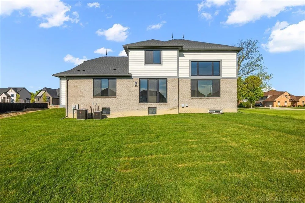 42528 Saddle Lane Sterling Heights City, MI 48314