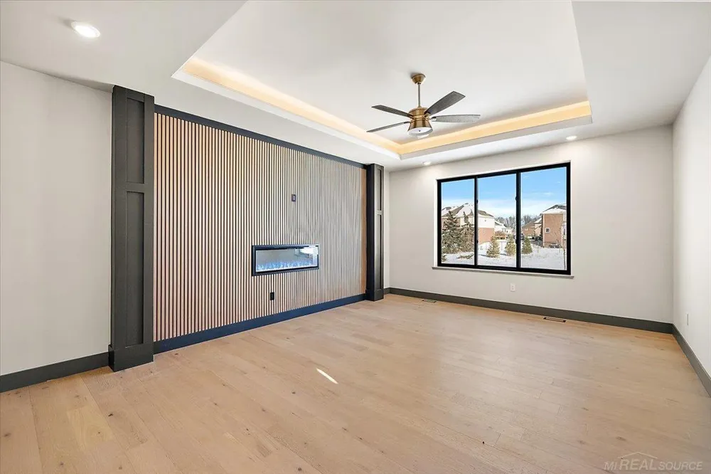 42528 Saddle Lane Sterling Heights City, MI 48314