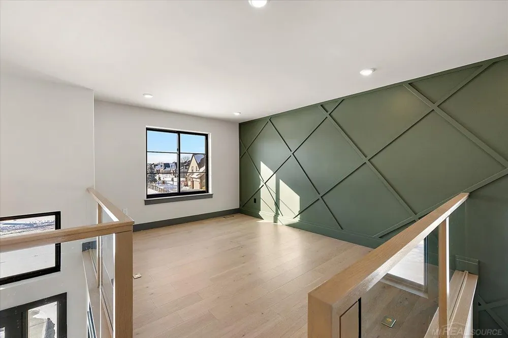 42528 Saddle Lane Sterling Heights City, MI 48314