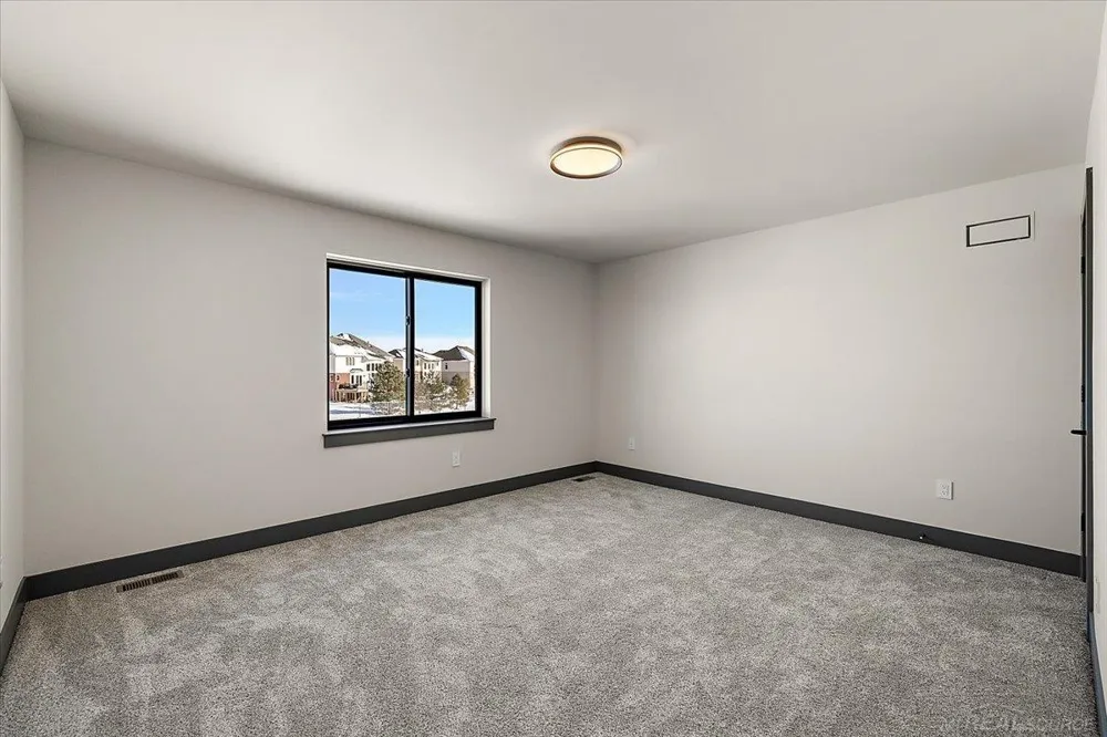 42528 Saddle Lane Sterling Heights City, MI 48314