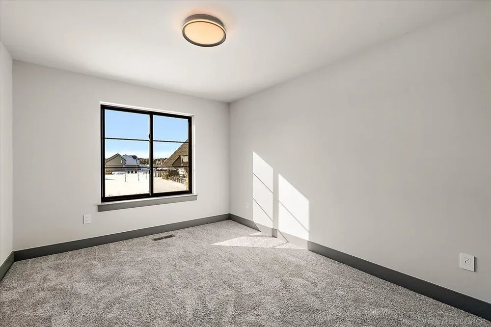 42528 Saddle Lane Sterling Heights City, MI 48314