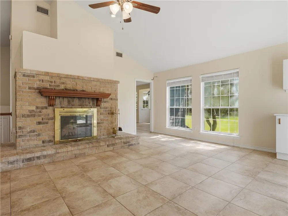 210 Oak Bay Street #1102 Rockport, TX 78382