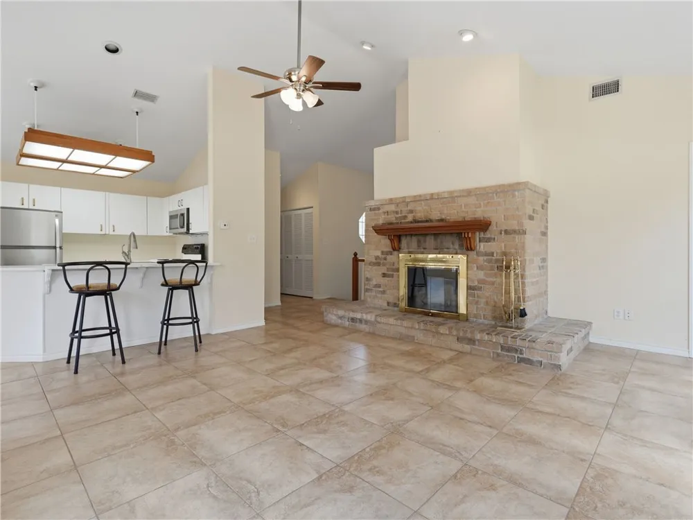 210 Oak Bay Street #1102 Rockport, TX 78382