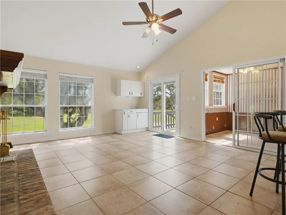 210 Oak Bay Street #1102 Rockport, TX 78382