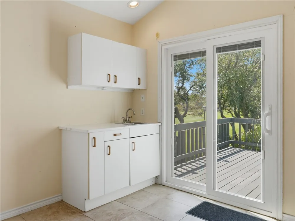 210 Oak Bay Street #1102 Rockport, TX 78382