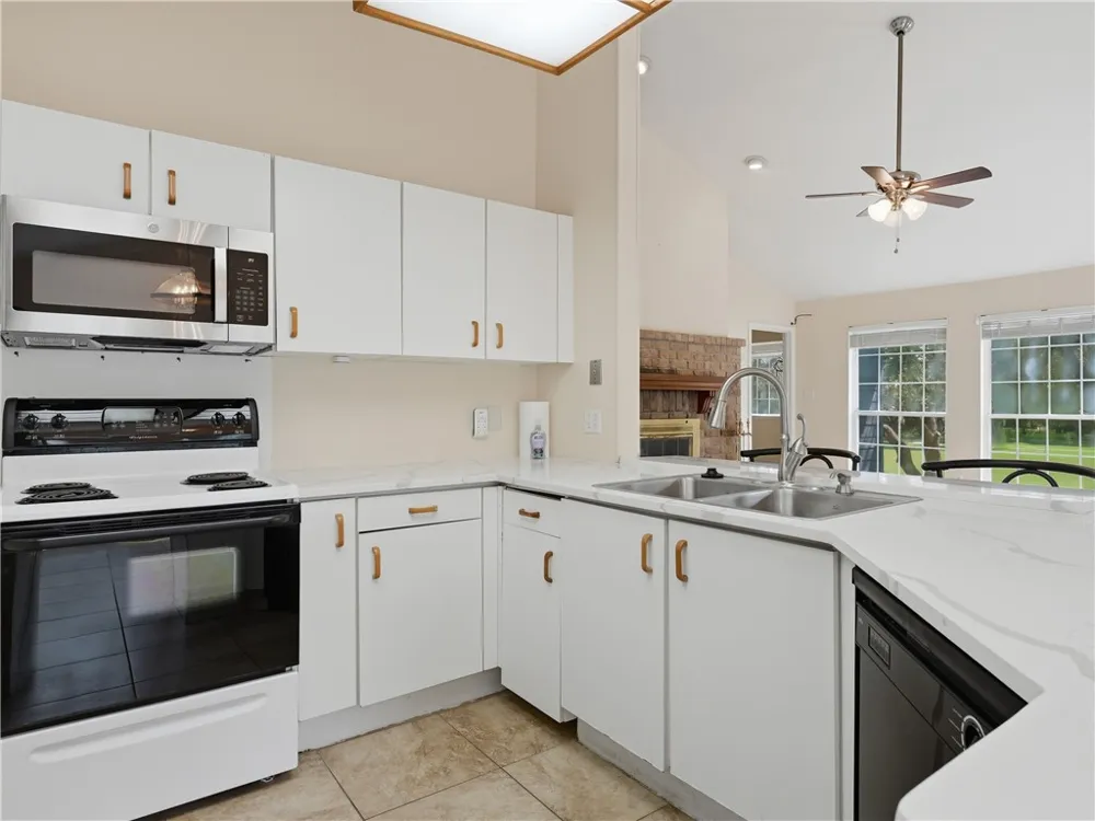210 Oak Bay Street #1102 Rockport, TX 78382