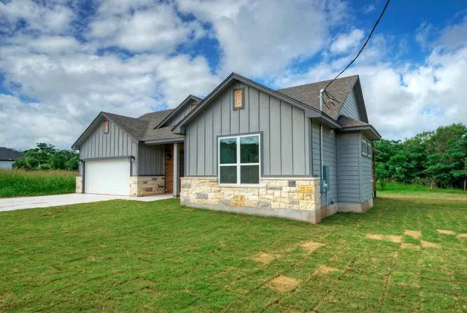 139 Waimanalo Drive Bastrop, TX 78602