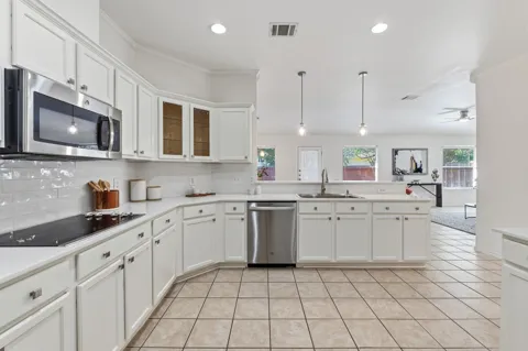 2502 Vernell Way