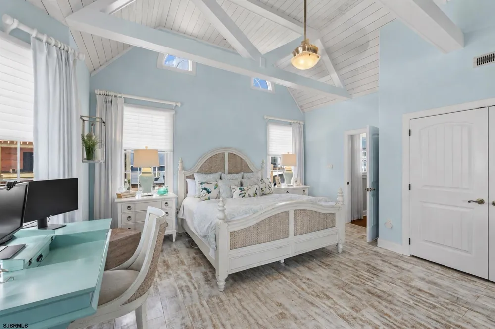 2 Barbados Ln Ocean City, NJ 08226