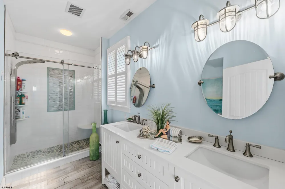2 Barbados Ln Ocean City, NJ 08226