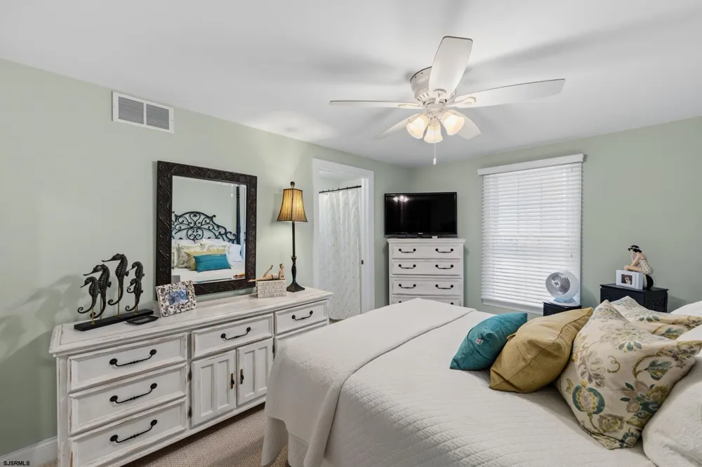 2 Barbados Ln Ocean City, NJ 08226
