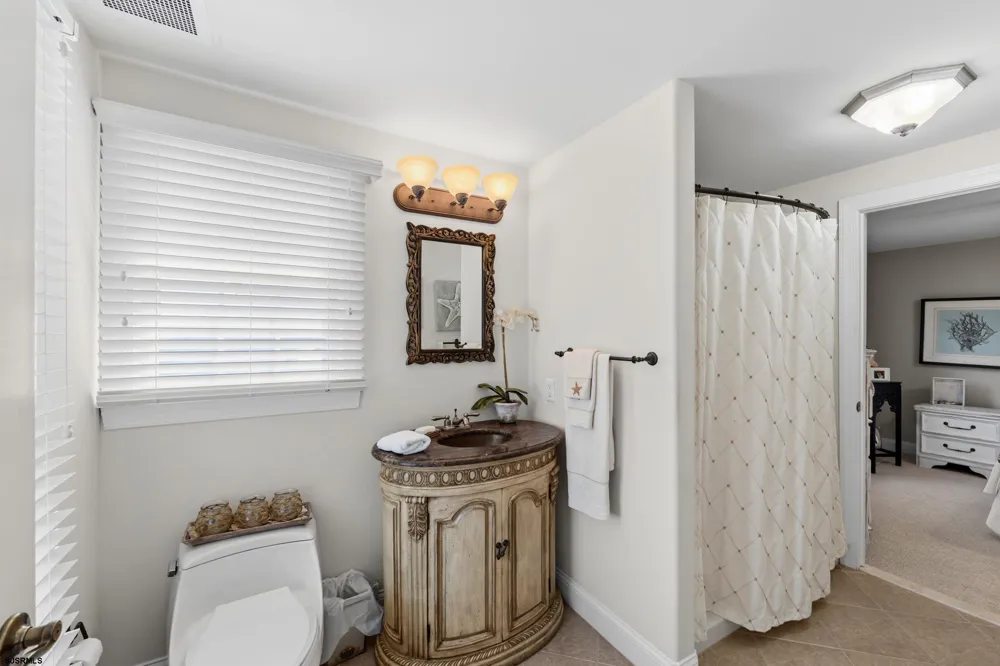 2 Barbados Ln Ocean City, NJ 08226