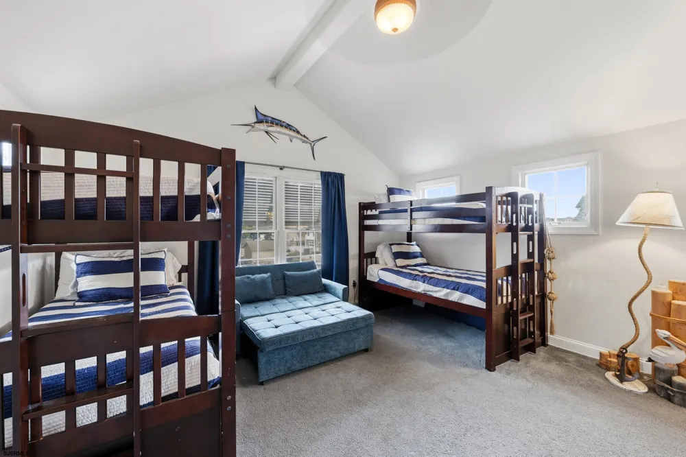 2 Barbados Ln Ocean City, NJ 08226