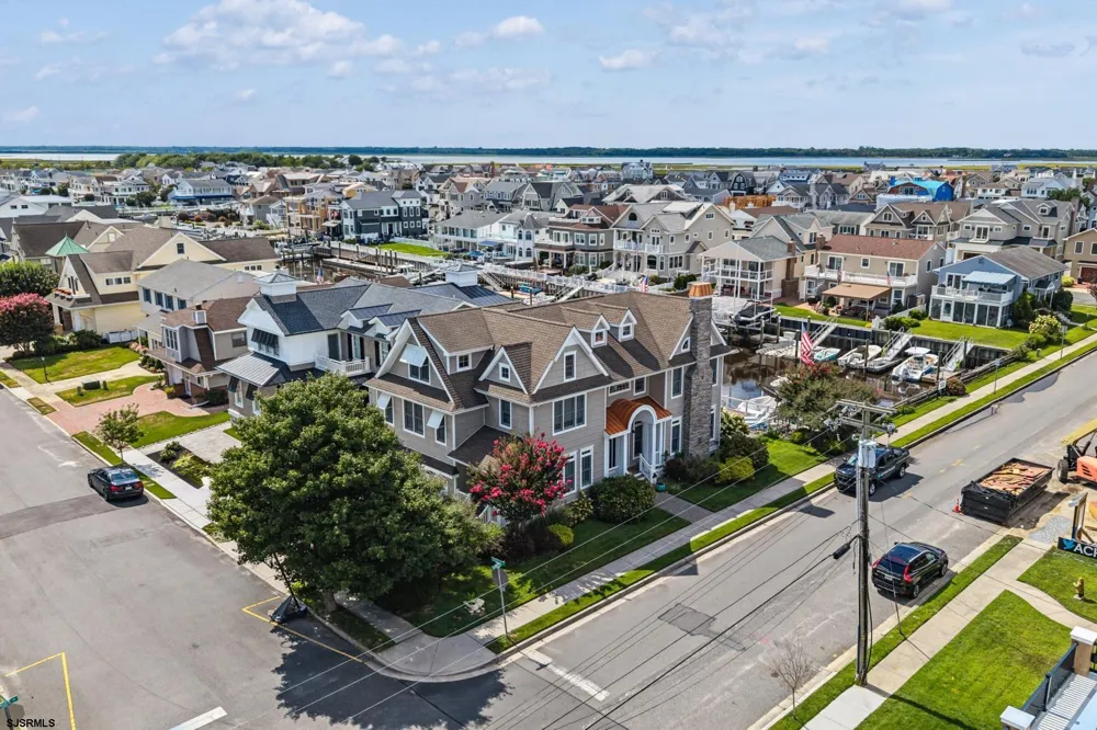 2 Barbados Ln Ocean City, NJ 08226