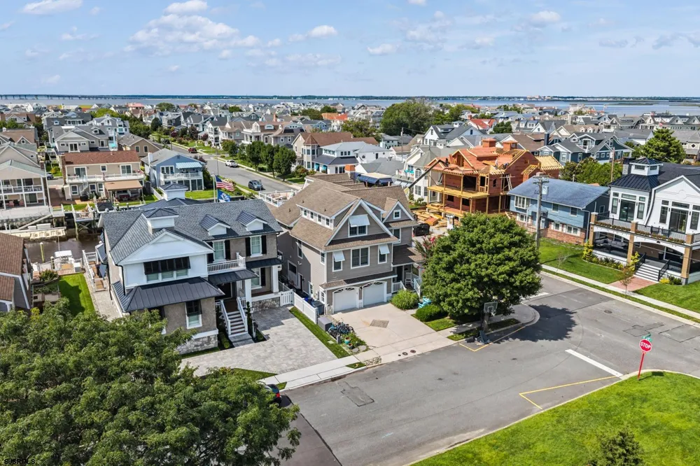 2 Barbados Ln Ocean City, NJ 08226