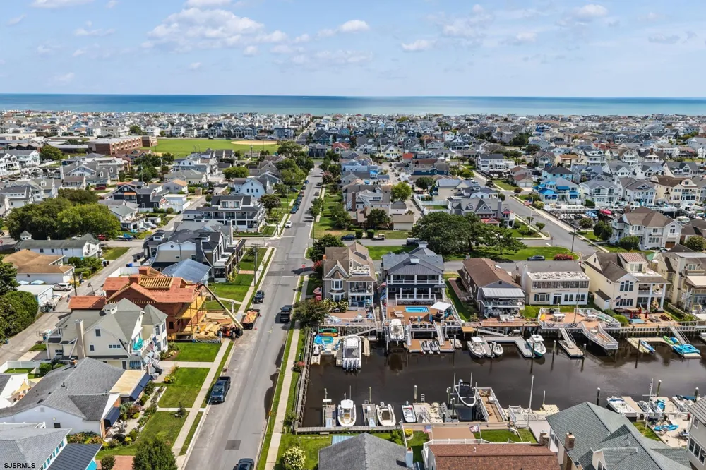 2 Barbados Ln Ocean City, NJ 08226
