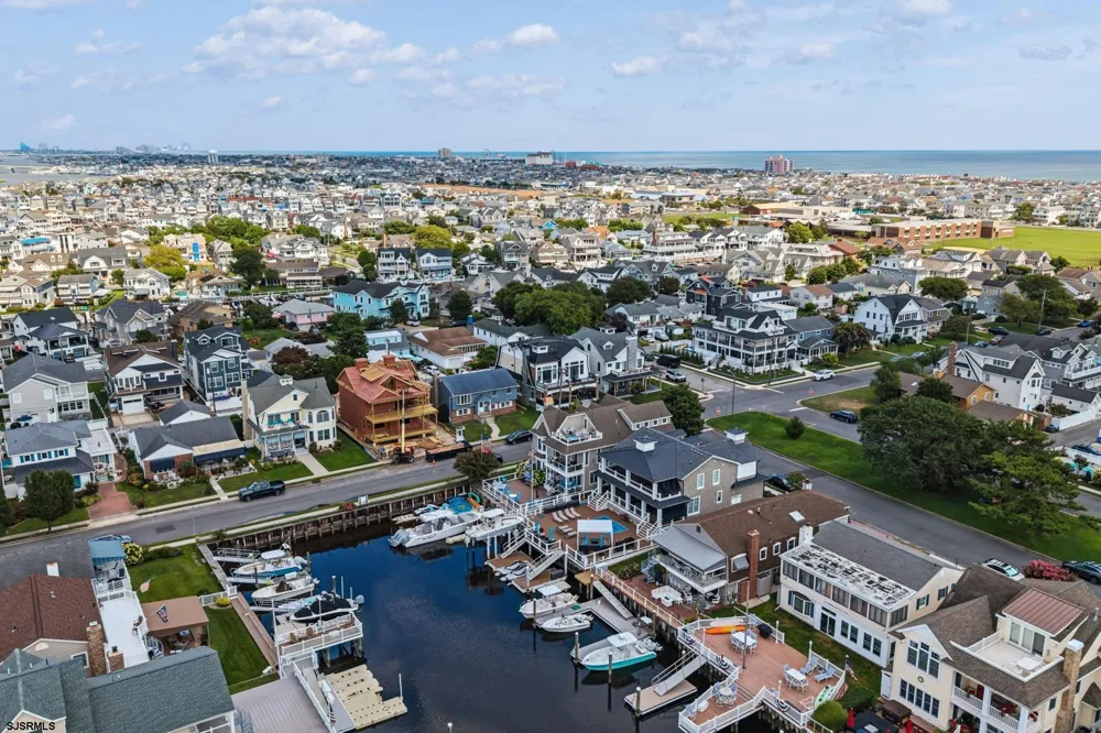 2 Barbados Ln Ocean City, NJ 08226