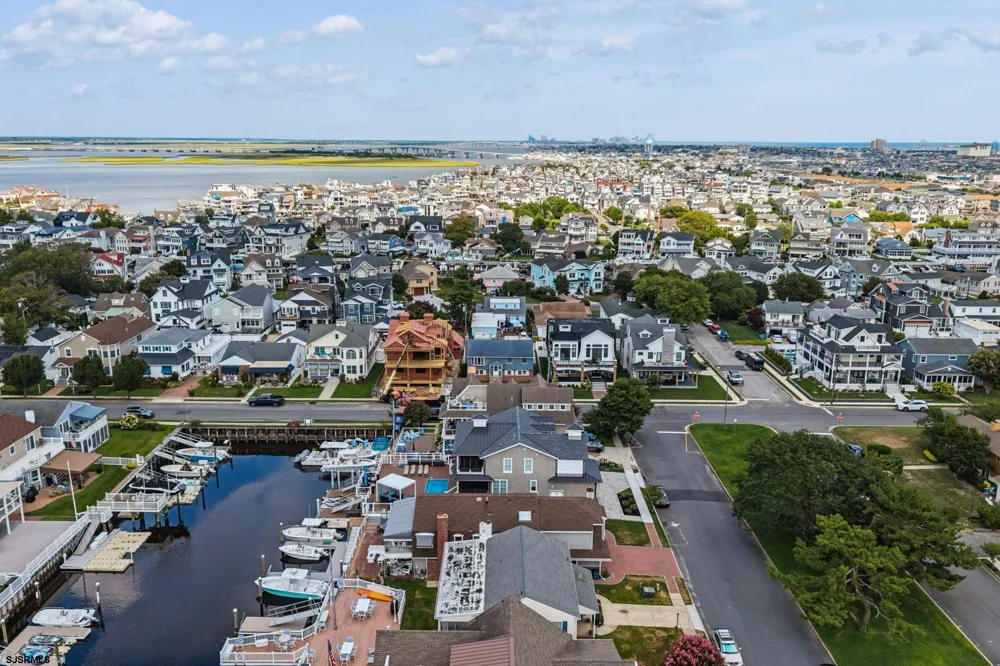 2 Barbados Ln Ocean City, NJ 08226