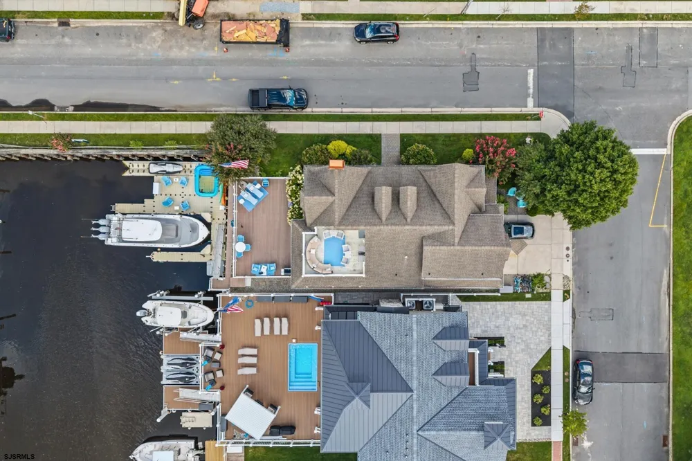 2 Barbados Ln Ocean City, NJ 08226