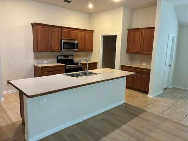 433 Angler Drive Crowley, TX 76036
