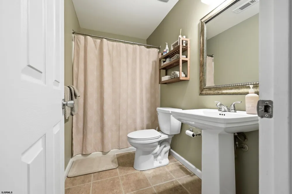 96 Pheasant Meadow Dr Smithville, NJ 08205