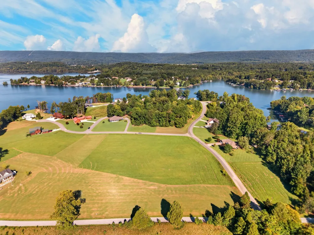 175 Spring Cove Lane Spring City, TN 37381