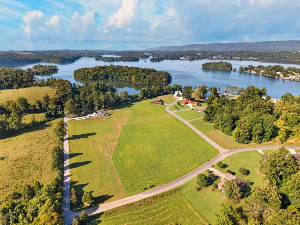 175 Spring Cove Lane Spring City, TN 37381