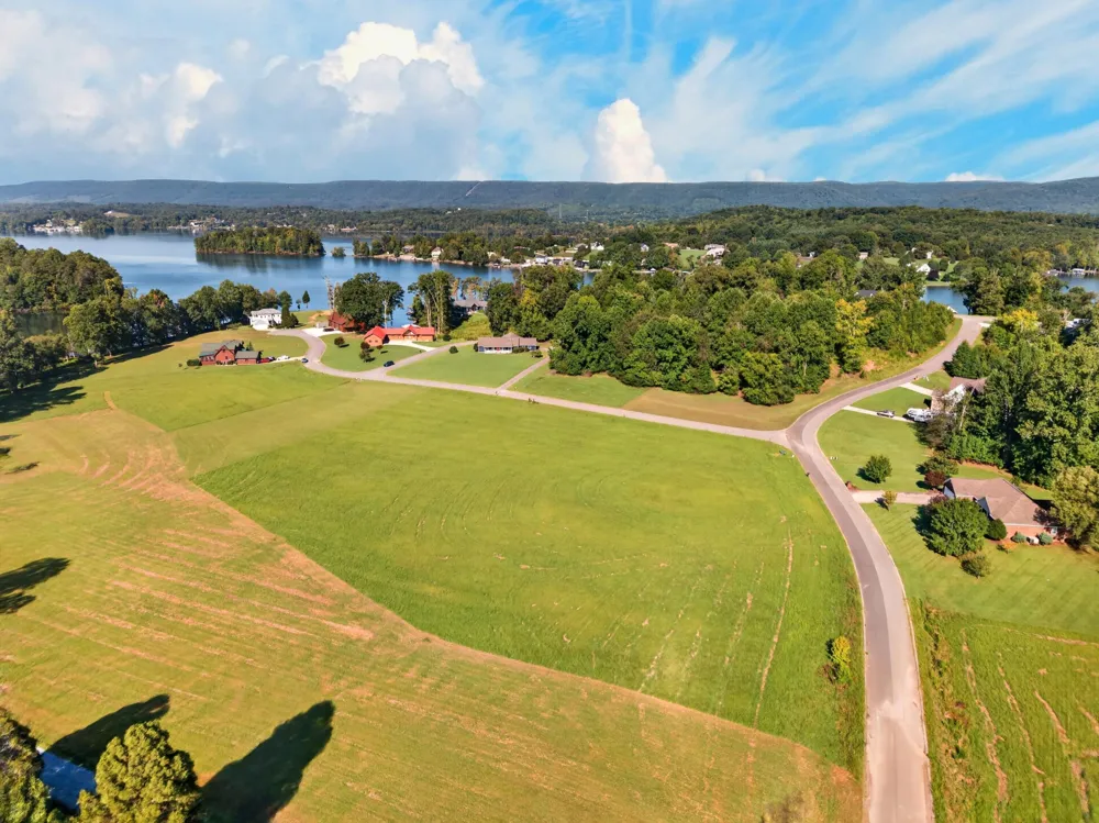175 Spring Cove Lane Spring City, TN 37381
