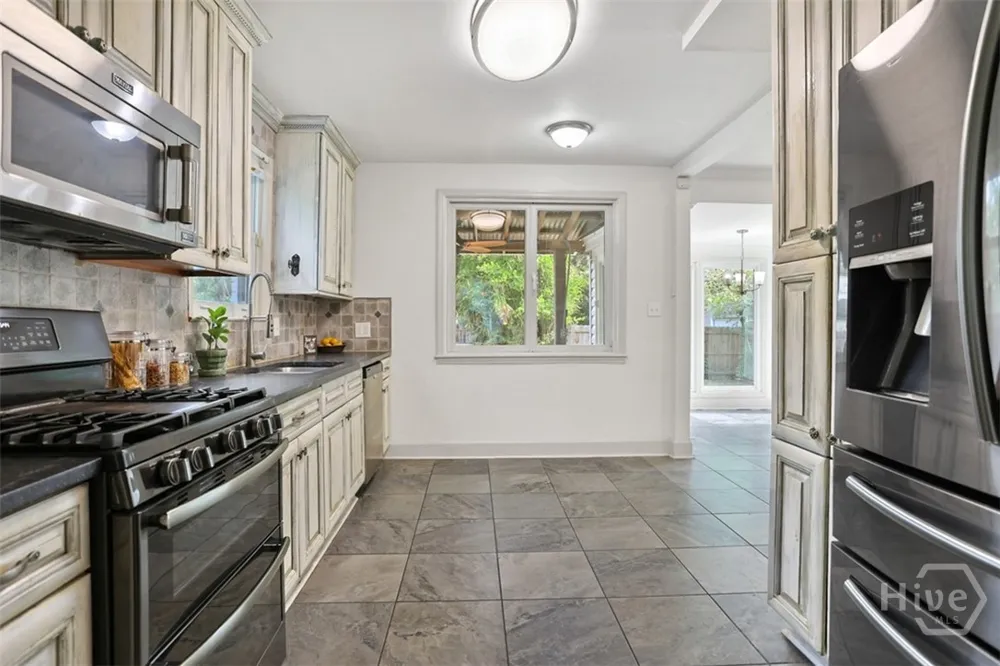 546 Columbus Drive Savannah, GA 31405