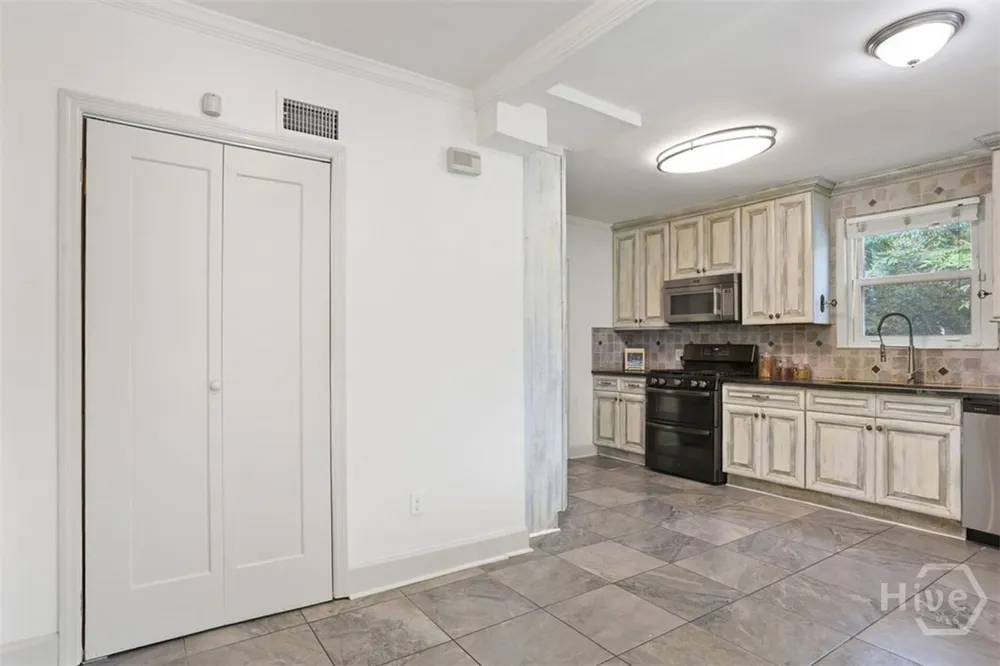546 Columbus Drive Savannah, GA 31405